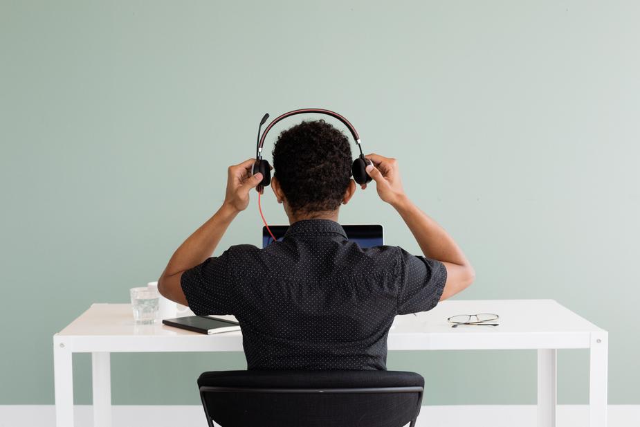 worker at desk during lockdown 3# keep your business agile
